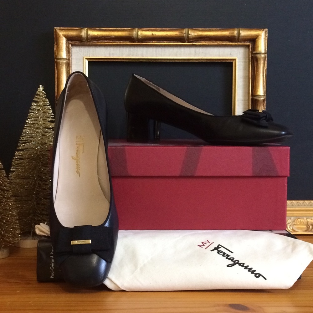 Salvatore Ferragamo Black Bow Heels 8.5M W/Box
